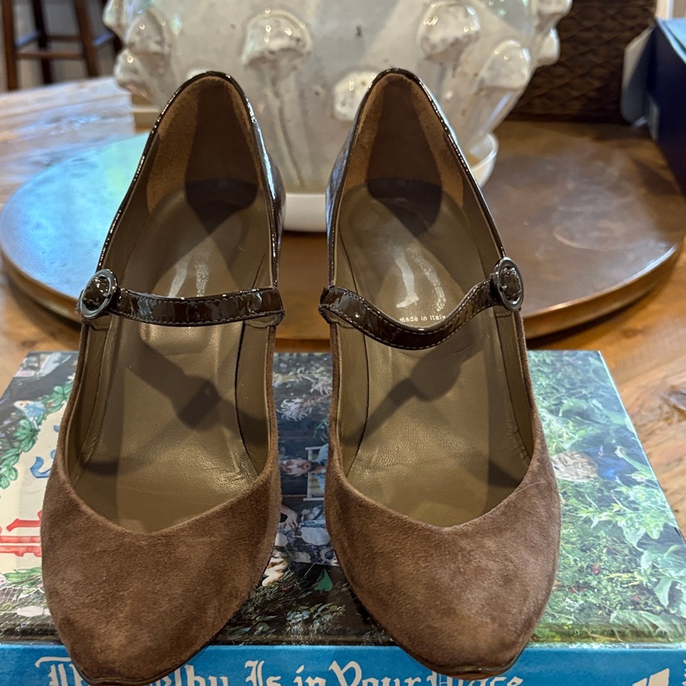 Chic Brown Mary Jane Heels